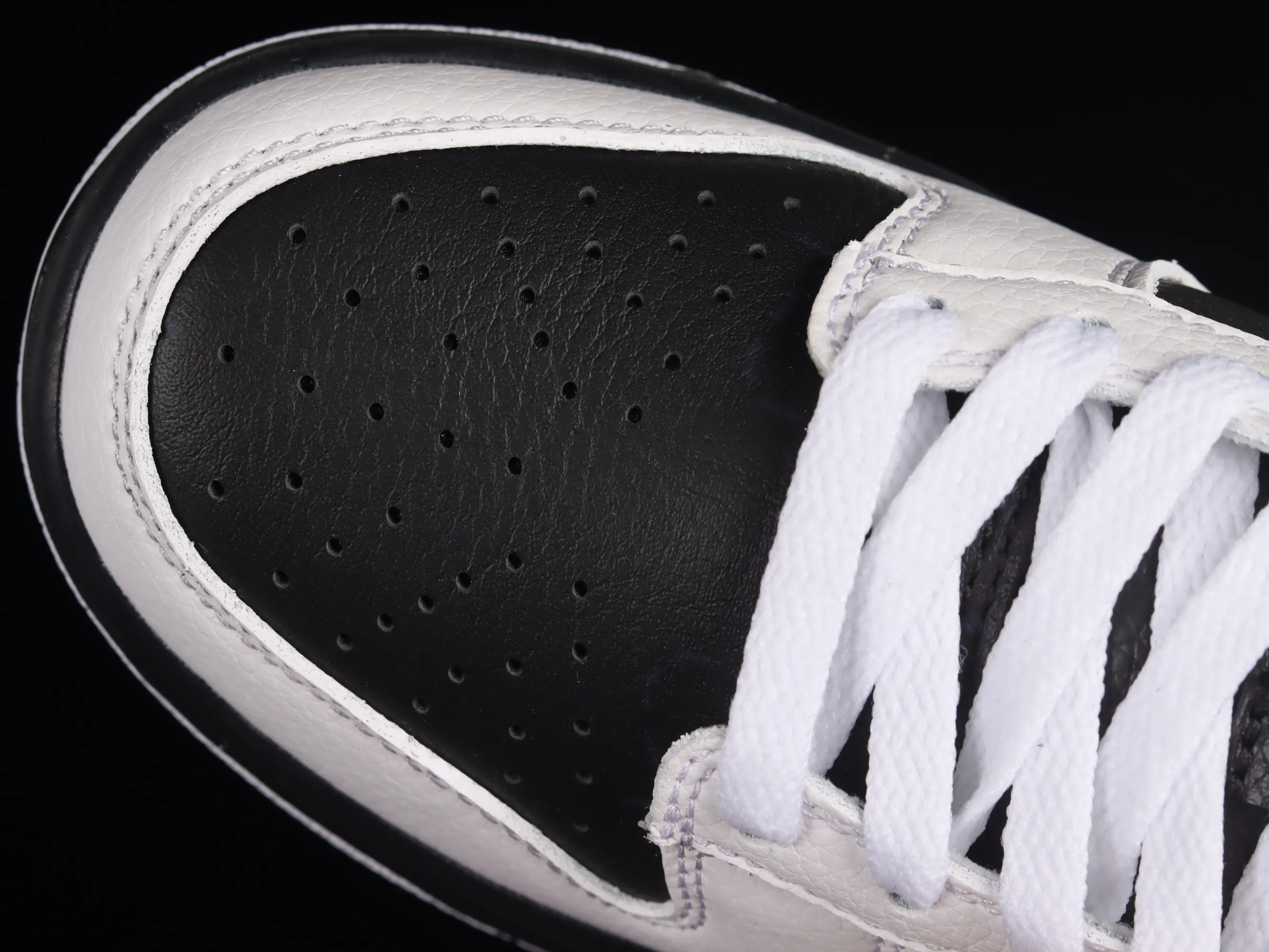 All Categories Nk SB Dunk Series Nk SB Dunk Low Low-top Sneakers F Version Nk Dunk Low "Reverse Panda" White and Black Reverse Panda SB Smashing Backboard Fashion Casual Sneakers FD9064-011